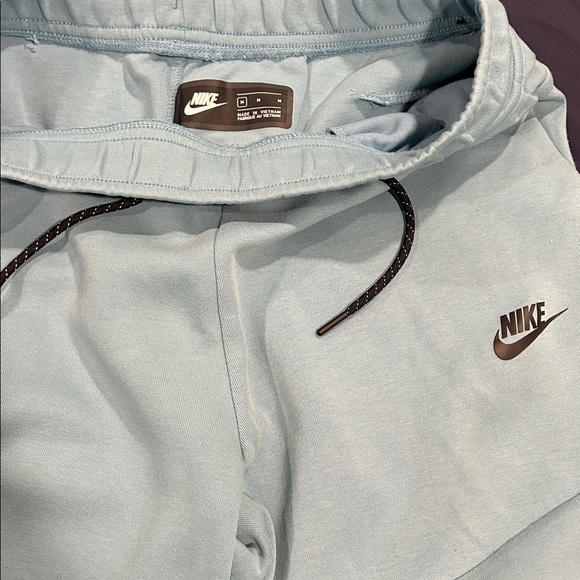 Nike Tech Pants - Picture 2 of 3